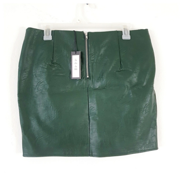 SOLD💥NWT Vegan Leather Embroidered Green Skirt - Picture 4 of 11